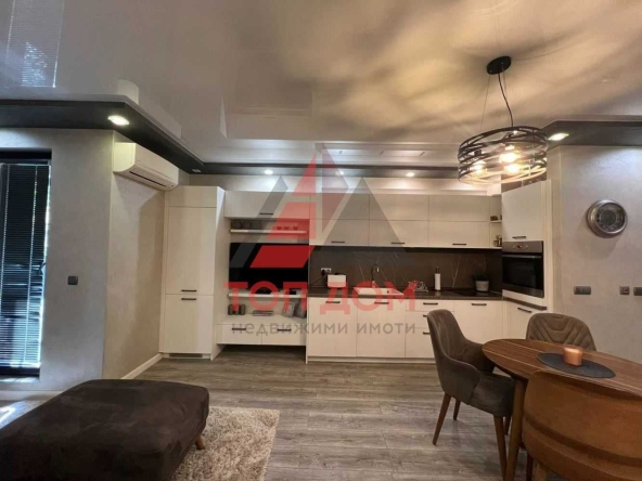 Дава се под наем Тристаен апартамент в Варна, Център - 74 кв.м за 1100 € - Снимка #1