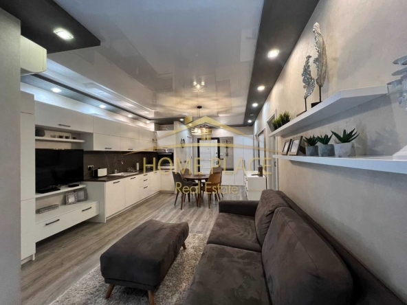 Дава се под наем Тристаен апартамент в Варна, Център - 74 кв.м за 1122 € - Снимка #1