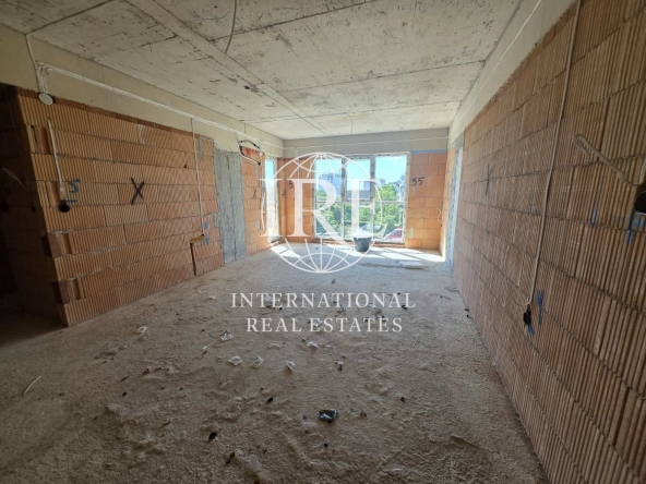 Тристаен апартамент в Варна, Изгрев - 102 кв.м за 1442 €/кв.м - Снимка #1