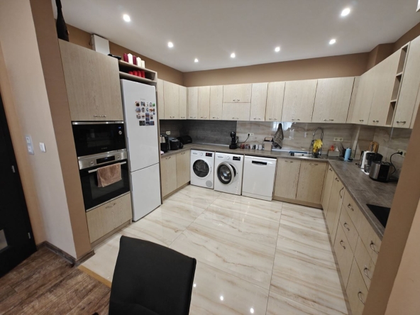 Тристаен апартамент в София, Връбница 2 - 120 кв.м за 2417 €/кв.м - Снимка #1