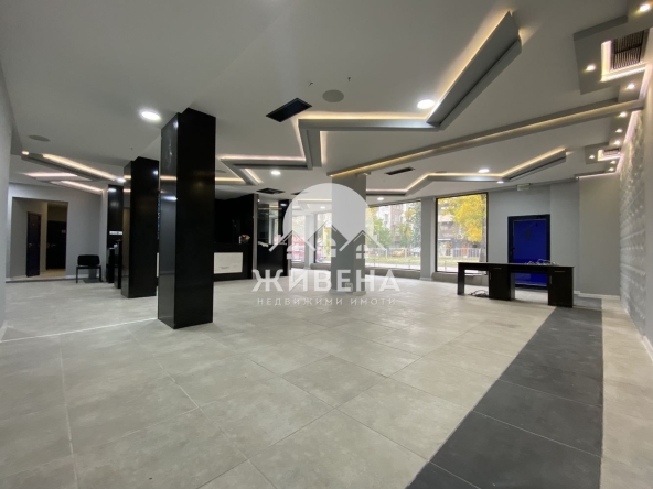 Дава се под наем Заведение в Варна, Лятно кино Тракия - 450 кв.м за 3068 € - Снимка #1