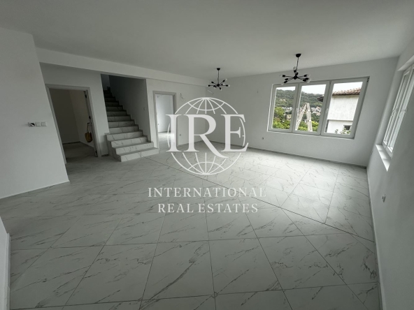 Къща в Балчик - 218 кв.м за 1078 €/кв.м - Снимка #1