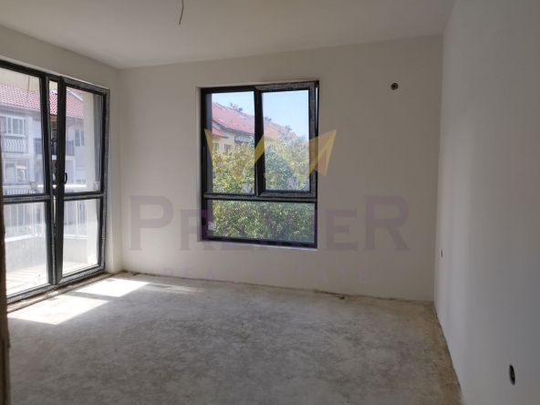 Тристаен апартамент в Варна, Виница - 85 кв.м за 2011 €/кв.м - Снимка #1