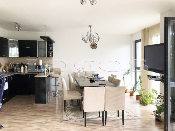 Дава се под наем Четиристаен апартамент в Варна, м-т Траката - 160 кв.м за 900 € - Снимка #1