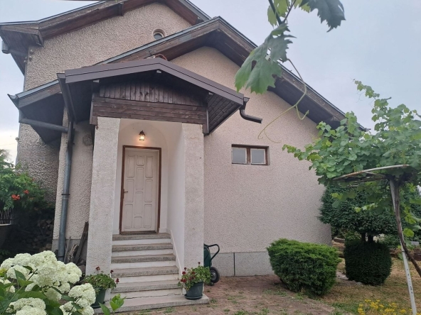 Къща в с. Горни Богров, Област София-град - 122 кв.м за 2951 €/кв.м - Снимка #1