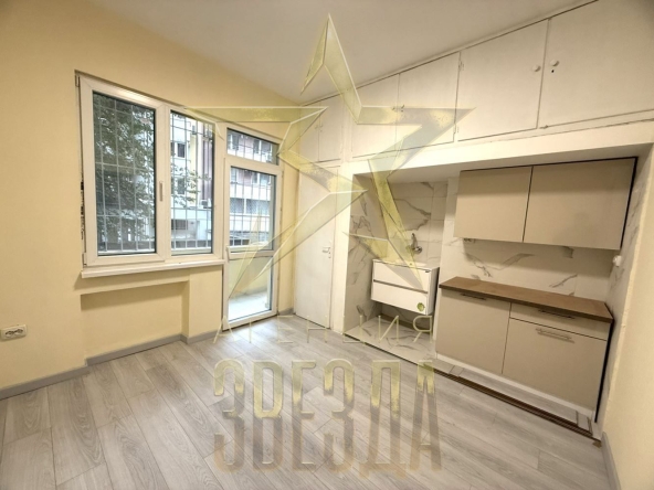 Дава се под наем Офис в Пловдив, Център - 25 кв.м за 220 € - Снимка #1