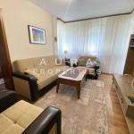 Дава се под наем Тристаен апартамент в Разград, Център - 90 кв.м за 459 € - Снимка #1