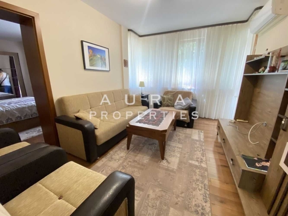 Дава се под наем Тристаен апартамент в Разград, Център - 90 кв.м за 459 € - Снимка #1