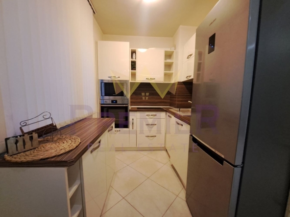 Дава се под наем Тристаен апартамент в Варна, Погреби - 85 кв.м за 1020 € - Снимка #1