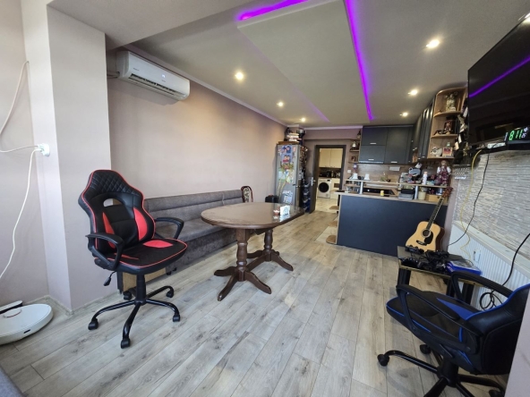 Тристаен апартамент в Плевен, Сторгозия - 78 кв.м за 1783 €/кв.м - Снимка #1