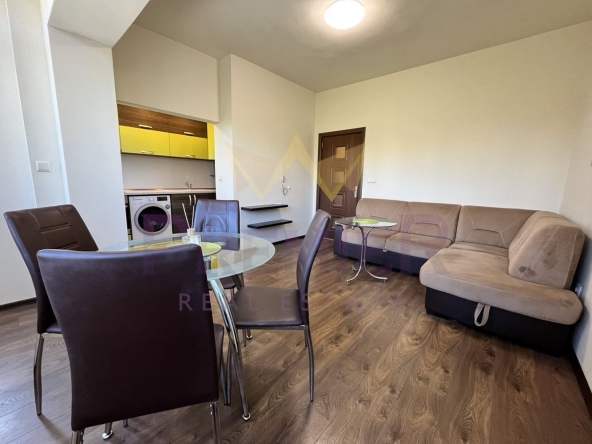 Дава се под наем Тристаен апартамент в Варна, Спортна зала - 80 кв.м за 714 € - Снимка #1