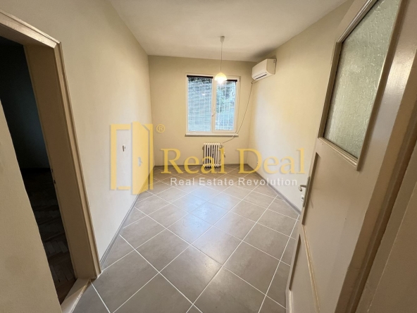 Дава се под наем Офис в София, Център - 50 кв.м за 650 € - Снимка #1