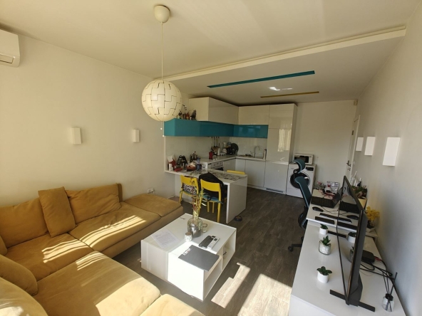 Тристаен апартамент в София, Света Троица - 60 кв.м за 2584 €/кв.м - Снимка #1