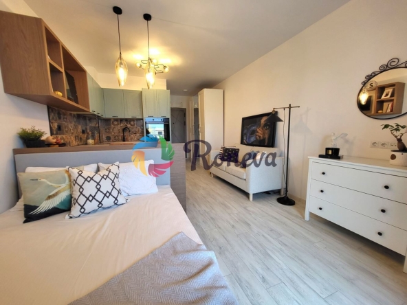 Дава се под наем Едностаен апартамент в к.к. Св.Св. Константин и Елена - 34 кв.м за 425 € - Снимка #1