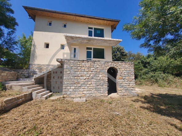 Къща в с. Шкорпиловци, Област Варна - 380 кв.м за 311 €/кв.м - Снимка #1