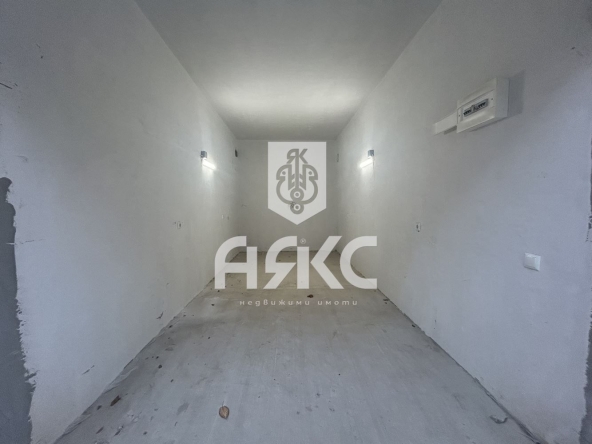 Дава се под наем Гараж / Паркомясто в София, Малинова долина - 14 кв.м за 147.9 € - Снимка #1