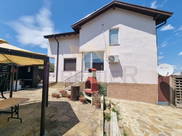 Къща в с. Медово, Област Бургас - 162 кв.м за 1142 €/кв.м - Снимка #1