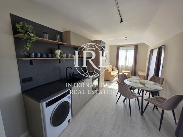 Двустаен апартамент в Варна, Колхозен пазар - 70 кв.м за 2055 €/кв.м - Снимка #1