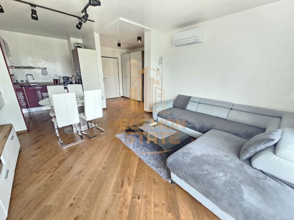 Тристаен апартамент в Варна, Чайка - 108 кв.м за 4538 €/кв.м - Снимка #1