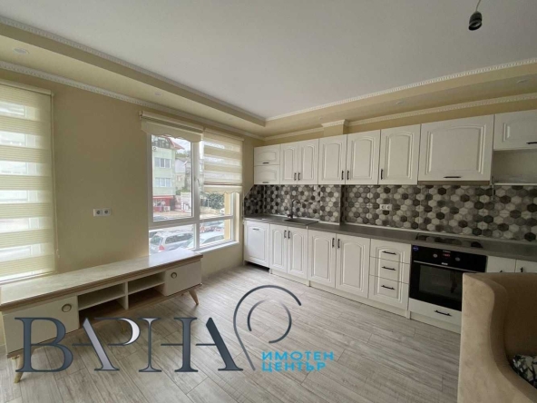 Дава се под наем Тристаен апартамент в Варна, Левски - 111 кв.м за 821 € - Снимка #1