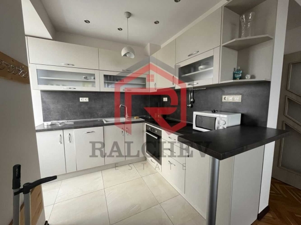 Дава се под наем Тристаен апартамент в Варна, Общината - 98 кв.м за 663 € - Снимка #1