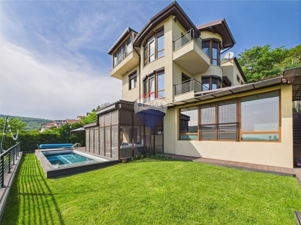 Къща в Балчик - 385 кв.м за 4676 €/кв.м - Снимка #1