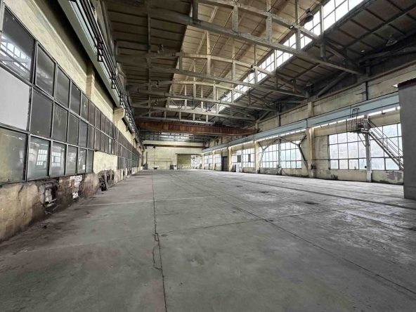 Дава се под наем Склад в Пловдив, Индустриална зона - Юг - 3000 кв.м за 10710 € - Снимка #1