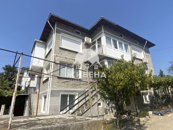 Къща в Аксаково - 306 кв.м за 1177 €/кв.м - Снимка #1