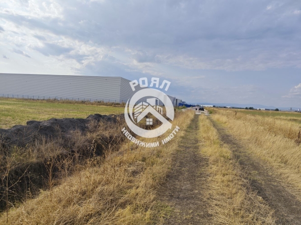 Парцел в с. Радиново, Област Пловдив - 11523 кв.м за 33 €/кв.м - Снимка #1