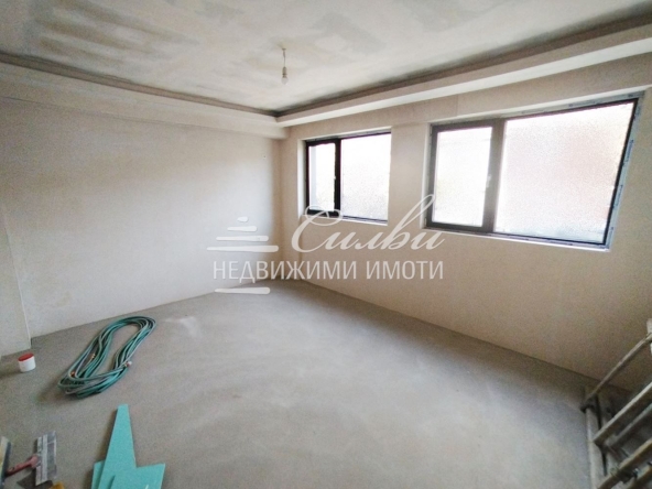 Тристаен апартамент в Шумен, Гривица - 100 кв.м за 1690 €/кв.м - Снимка #1