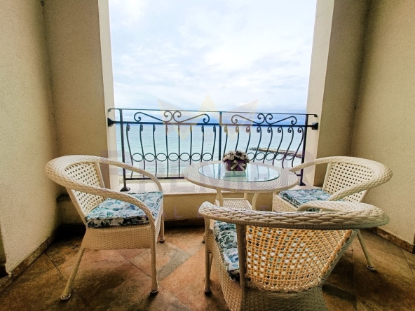 Двустаен апартамент в Поморие - 90 кв.м за 2206 €/кв.м - Снимка #1