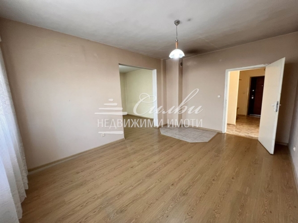 Четиристаен апартамент в Шумен, Център - 104 кв.м за 1885 €/кв.м - Снимка #1