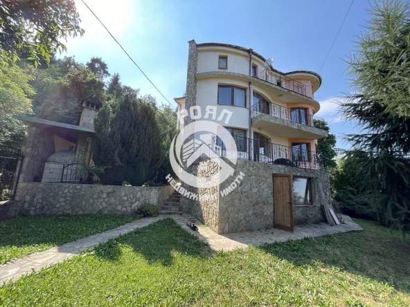 Къща в с. Бойково, Област Пловдив - 255 кв.м за 742 €/кв.м - Снимка #1