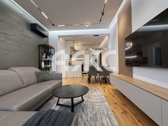 Дава се под наем Четиристаен апартамент в София, Център - 100 кв.м за 1650 € - Снимка #1