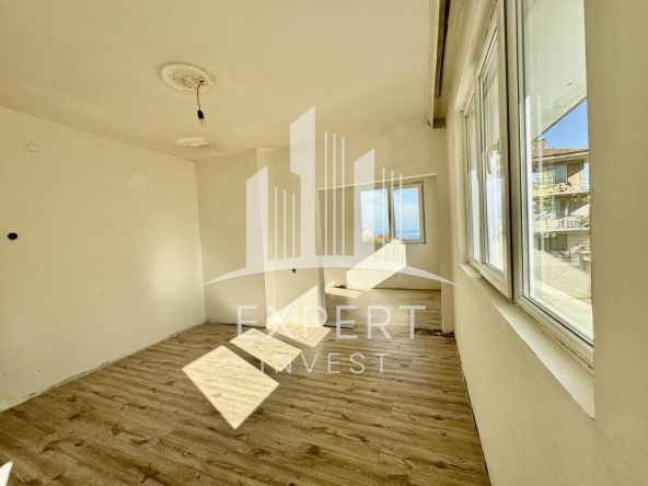 Етаж от къща в Варна, Галата - 100 кв.м за 2150 €/кв.м - Снимка #1