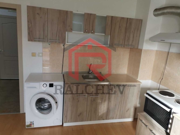 Дава се под наем Двустаен апартамент в Варна, Възраждане 1 - 60 кв.м за 357 € - Снимка #1