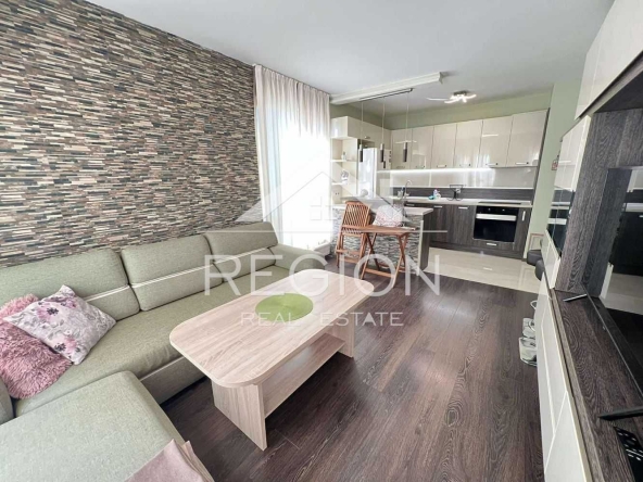 Дава се под наем Тристаен апартамент в Варна, Трошево - 90 кв.м за 800 € - Снимка #1