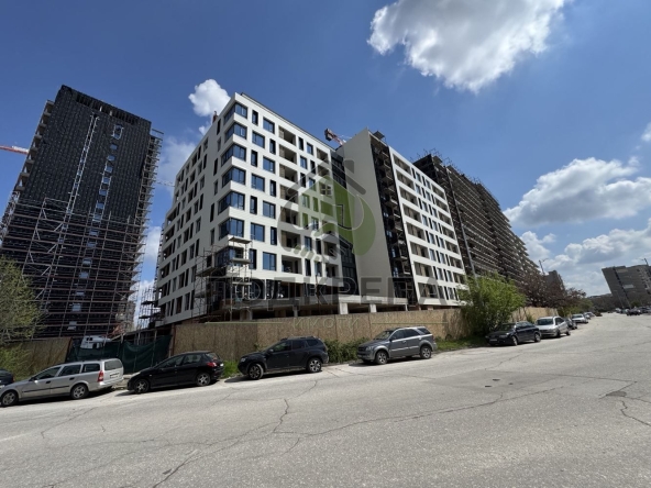 Тристаен апартамент в Пловдив, Тракия - 100 кв.м за 706 €/кв.м - Снимка #1