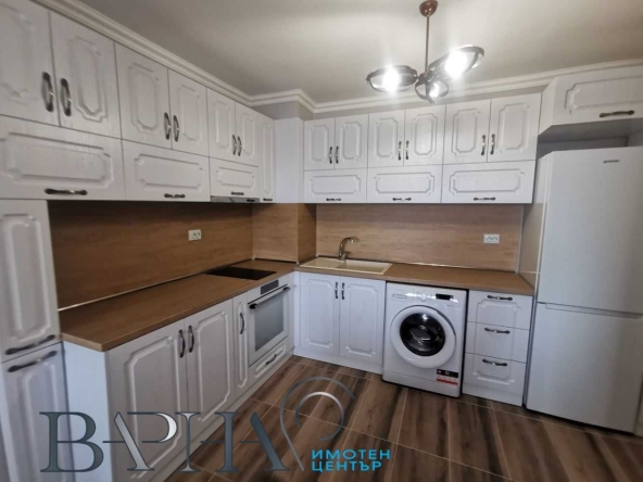 Дава се под наем Двустаен апартамент в Варна, Център - 75 кв.м за 484.5 € - Снимка #1