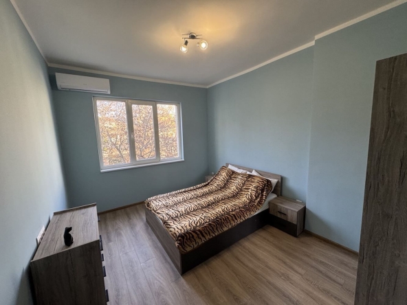Дава се под наем Тристаен апартамент в София, Център - 70 кв.м за 1097.01 € - Снимка #1