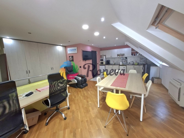 Дава се под наем Офис в Варна, Червен площад - 50 кв.м за 398.82 € - Снимка #1