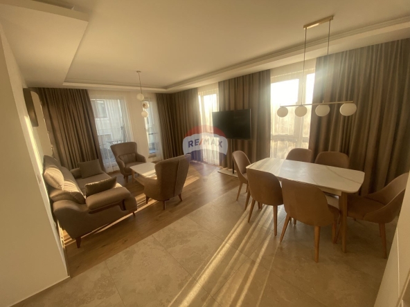 Дава се под наем Тристаен апартамент в к.к. Св.Св. Константин и Елена - 103 кв.м за 1296.42 € - Снимка #1