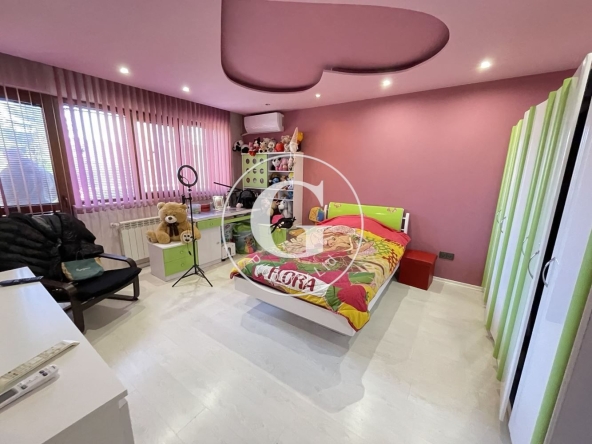 Къща в с. Иваняне, Област София-град - 240 кв.м за 1318 €/кв.м - Снимка #1