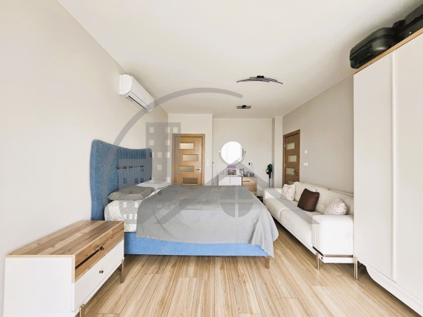 Двустаен апартамент в к.к. Св.Св. Константин и Елена - 60 кв.м за 1352 €/кв.м - Снимка #1