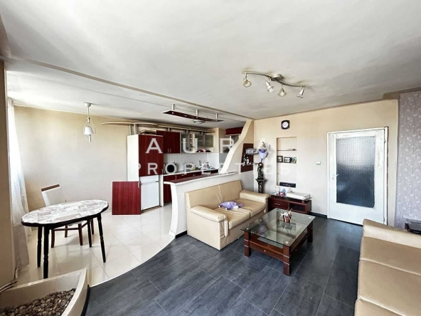 Тристаен апартамент в Разград, Освобождение - 98 кв.м за 989 €/кв.м - Снимка #1