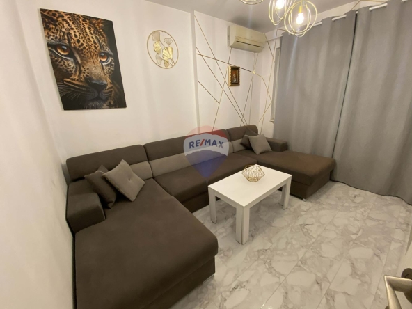 Дава се под наем Четиристаен апартамент в Варна, Червен площад - 80 кв.м за 663 € - Снимка #1