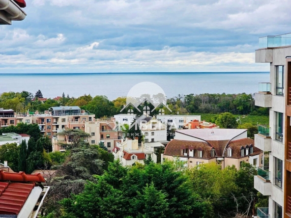 Тристаен апартамент в к.к. Св.Св. Константин и Елена - 92 кв.м за 1209 €/кв.м - Снимка #1