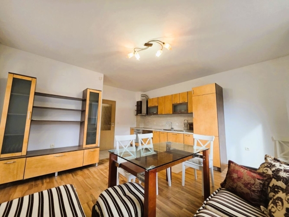 Дава се под наем Тристаен апартамент в София, Младост 1 - 85 кв.м за 797.64 € - Снимка #1