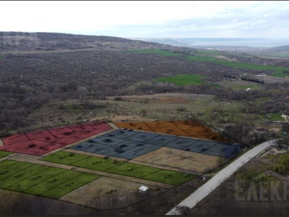 Парцел в с. Осеново, Област Варна - 700 кв.м за 13 €/кв.м - Снимка #1