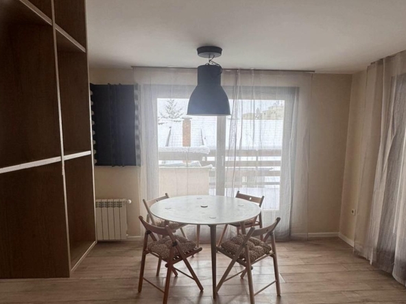 Дава се под наем Двустаен апартамент в София, Изгрев - 60 кв.м за 618.12 € - Снимка #1